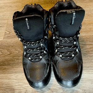 Mens 9.5 Columbia Boots